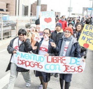 Más de tres mil jóvenes y partidarios adventistas asistieron a la marcha que comenzó en Brooklyn y culminó en el Bajo Manhattan. Foto: Dawn Rodriguez