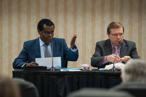 El Vice Presidente Geoffrey Mbwana se dirige al grupo en el segundo día de la Comisión de Estudio de Ordenación el martes 23 de julio en Baltimore, Maryland, Estados Unidos. Foto: Ansel Oliver